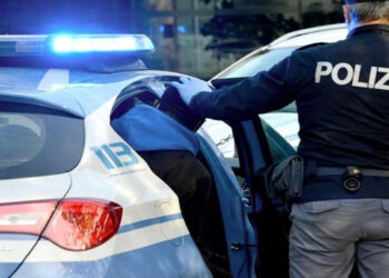 Spacciava droga davanti scuola di Vittoria: daspo per un giovane