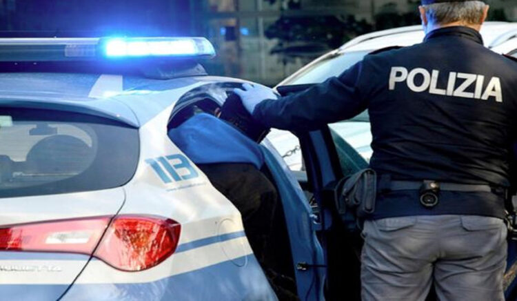 Spacciava droga davanti scuola di Vittoria: daspo per un giovane