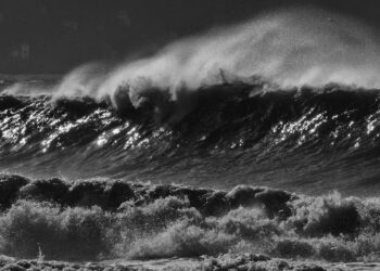 Maltempo, allerta meteo per la tempesta Ciaran: nubifragi e onde alte fino a 6 metri