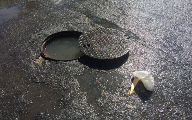 Maltempo Sicilia, pioggia scoperchia tombino e un uomo vi precipita dentro