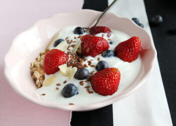 Dieta in menopausa: cosa mangiare per stare bene