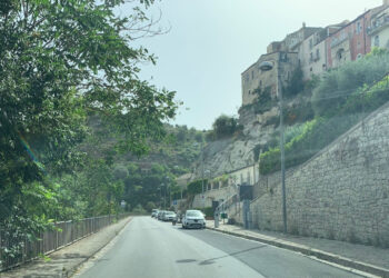 Ragusa, 2 segnalazioni su piazza Fonti e sulla Circonvallazione di Ibla