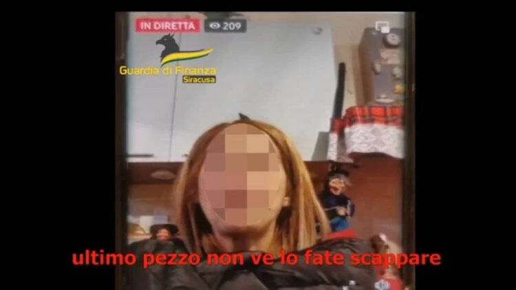 Siracusa, vendono  capi contraffati online ma tra i follower ci sono i finanzieri
