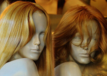 La Regione Siciliana tagli i fondi per le parrucche alle donne in chemioterapia