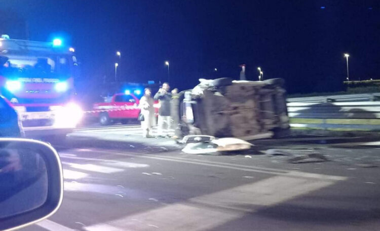 Incidente tra Siracusa e Floridia, scontro tra 2 mezzi: 3 feriti