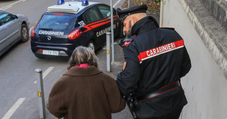 Pozzallo, 24enne arrestato per maltrattamenti alla madre