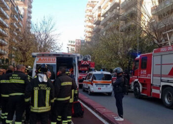 Il bambino caduto dal balcone a Palermo chiede del padre: morto per salvarlo