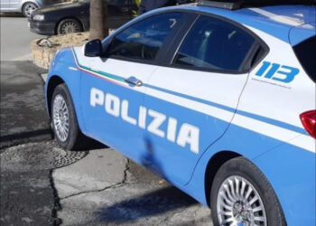 Donna sfregiata con l'acido dal marito: era tornata a casa a prendere i vestiti