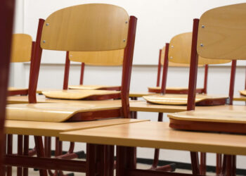 Sesso con studente minorenne in cambio di regali: arrestato prof 35enne