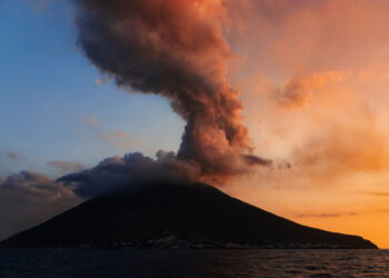 Sicilia, l'isola dei grandi vulcani visibili e nascosti nel mare