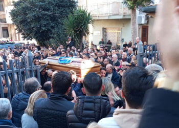 Funerali di Totò Tesauro a Villabate: l'ultimo saluto al re del panino bomba