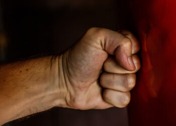 Comiso, atti di violenza verso la ex moglie: finisce ai domiciliari