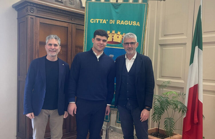 L’allievo ufficiale Andrea Nifosì, ricevuto al Comune di Ragusa
