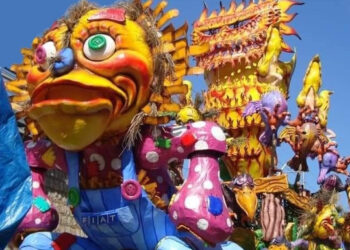 Termini Imerese, visita guidata ai cantieri dei carri di Carnevale