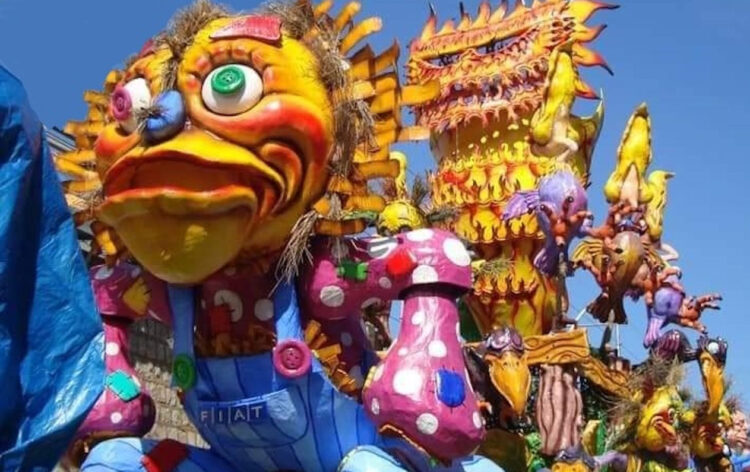 Termini Imerese, visita guidata ai cantieri dei carri di Carnevale