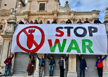Ragusa, i colori della Palestina per dire No alla Guerra