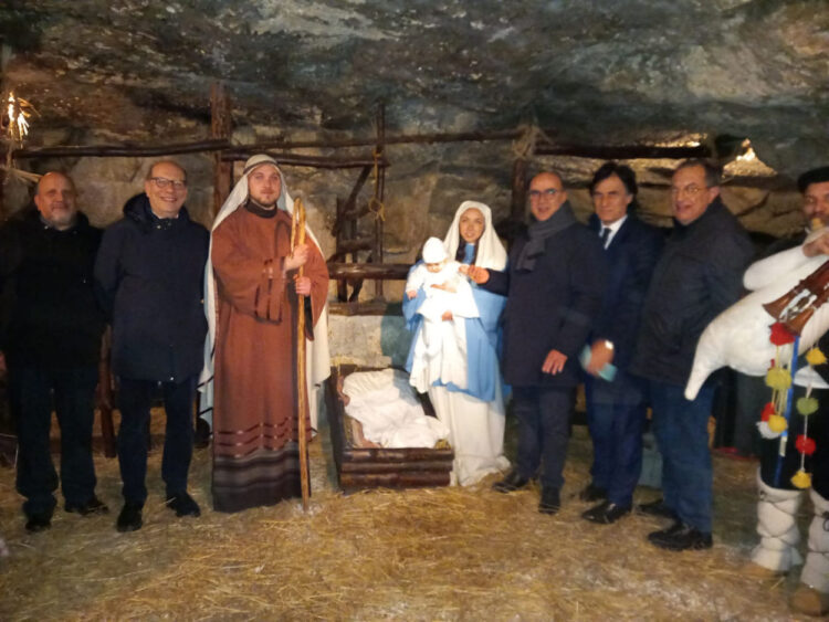 Il vescovo di Ragusa mons. La Placa al Presepe Vivente di Monterosso Almo