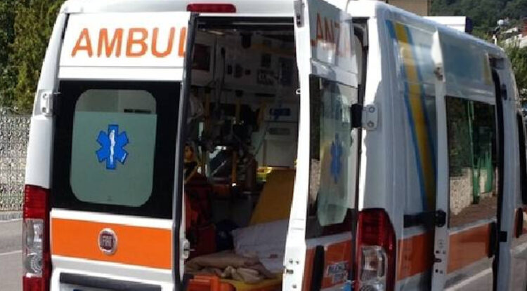 Incidente Ispica, Fiat Panda si schianta contro un muro: 2 feriti