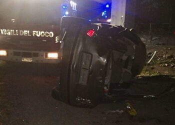 Auto vola giù dal viadotto nel palermitano: ferite 3 donne