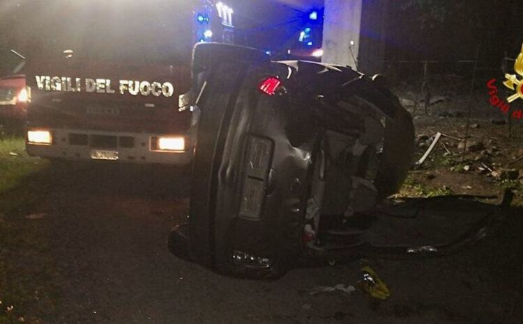 Auto vola giù dal viadotto nel palermitano: ferite 3 donne