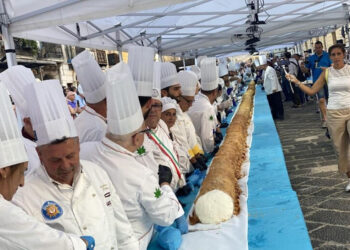 Il cannolo più lungo del mondo è siciliano: oltre 21 metri
