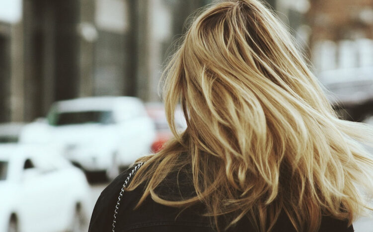 5 rimedi naturali per avere i capelli biondi