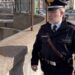 Vuole buttarsi dal cavalcavia: salvato da un carabiniere