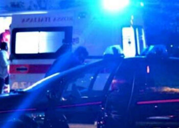 Incidente, colto da malore improvviso in auto si schianta contro un muro e muore