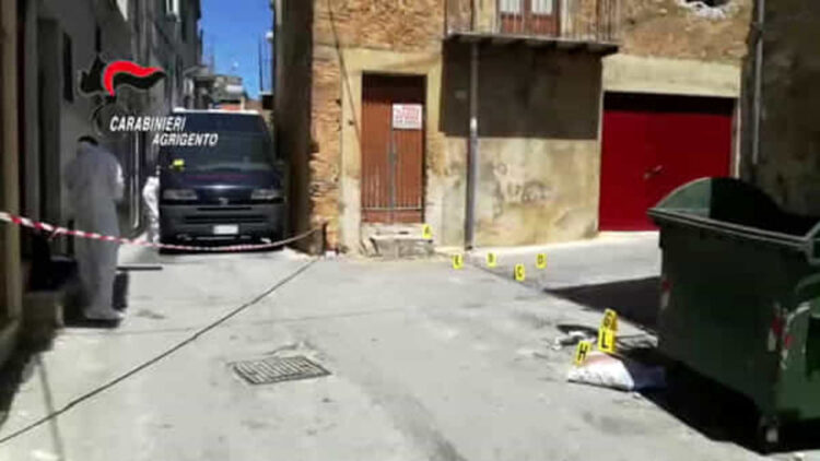 Due donne trovate morte in case diverse a Naro: ipotesi duplice omicidio