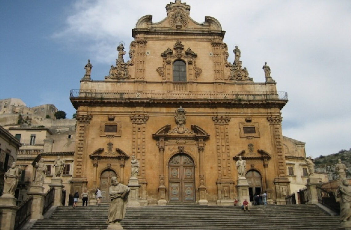 Il vescovo Salvatore Rumeo celebra San Francesco di Sales patrono dei ...