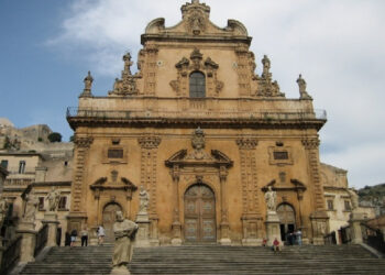 Il vescovo Salvatore Rumeo celebra San Francesco di Sales patrono dei giornalisti a Modica