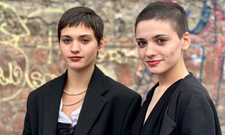 Georgia: due gemelle si ritrovano dopo 19 anni grazie ai social