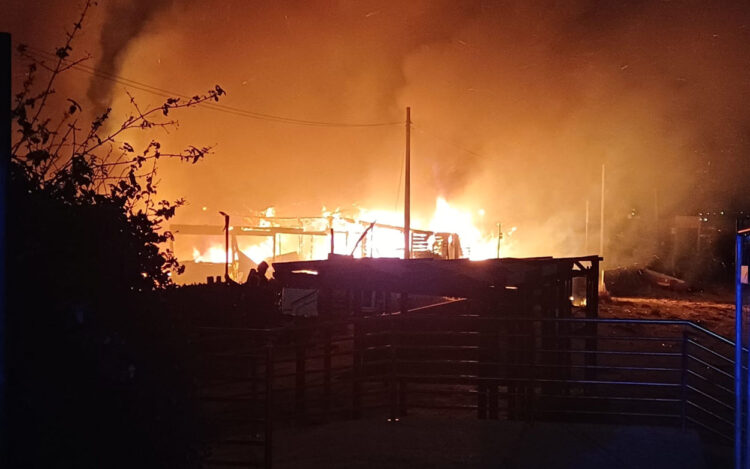 Incendio a Marina di Modica: a fuoco il Lido Sud