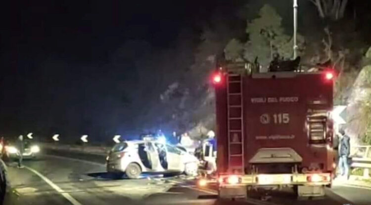 Terribile incidente mortale sulla Modica-Pozzallo, un morto e 6 feriti: strada chiusa