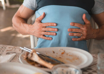 Meteorismo: sintomi, cause e cibi da limitare