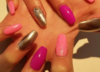 Unghie 2024: tendenze, colori e french manicure