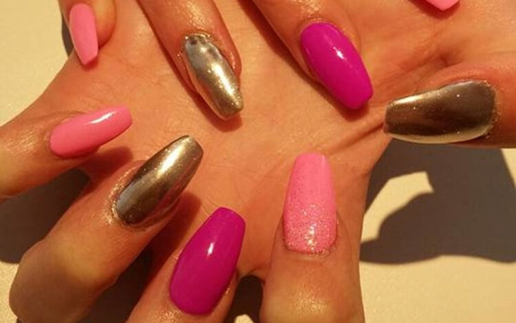 Unghie 2024: tendenze, colori e french manicure