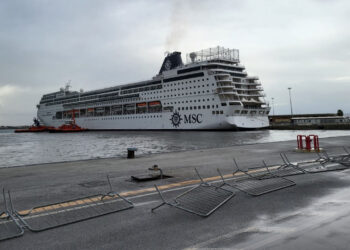 Maltempo Siracusa, vento forte rompe ormeggi nave crociera Msc
