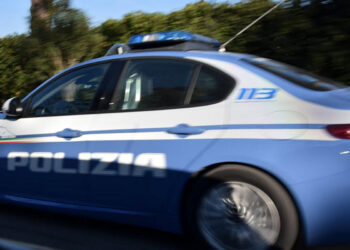 Ragusa, prende a calci e pugni automobilista: arrestato