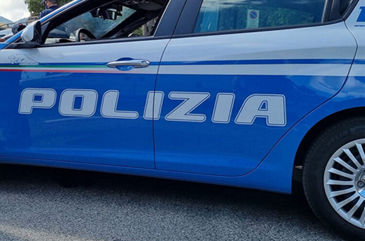 Armati di coltelli e mazze tentano rapina in tabaccheria