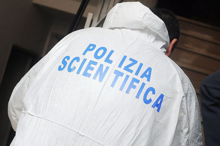 Interrogata la mamma che ha ucciso la figlia: l'ha strangolata con una corda