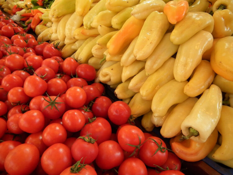 Dieta arcobaleno: i 3 colori da portare a tavola per la salute
