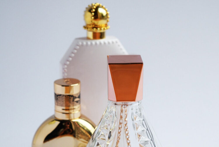 Profumo donna: regole e consigli da seguire
