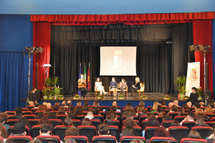 La Questura di Ragusa inserisce il “manifesto del cambiamento. La parola ai giovani”