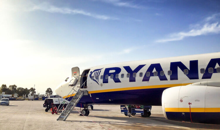 Ryanair cerca assistenti di volo: selezione a Palermo e Catania