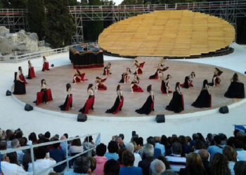 Le tragedia greche di Siracusa in giapponese, cinese e arabo