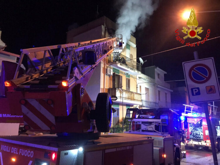 Incendio a Ispica: a fuoco appartamento