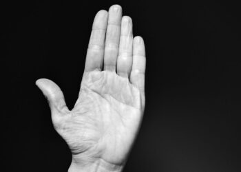 Ragusa, divieto di avvicinamento per 28enne violento