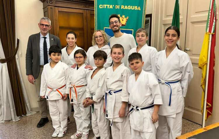 Ragusa, la pluricampionessa regionale di Karate Elena Santagati al Comune