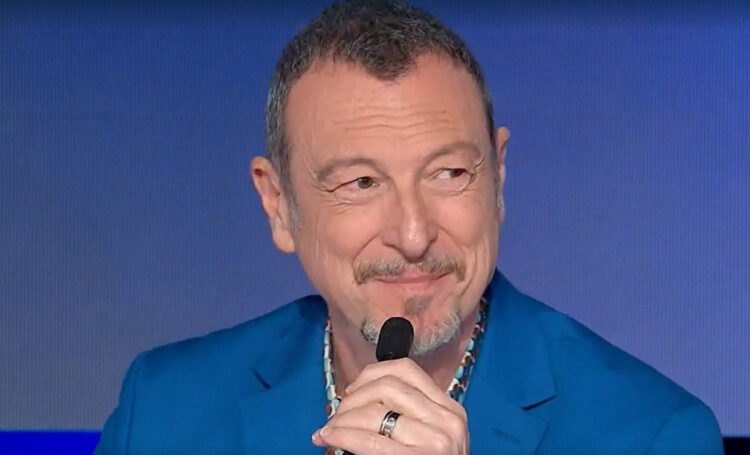 Amadeus, direttore artistico del Festival di Sanremo, mentre annuncia il suo addio e la ricerca di nuove sfide